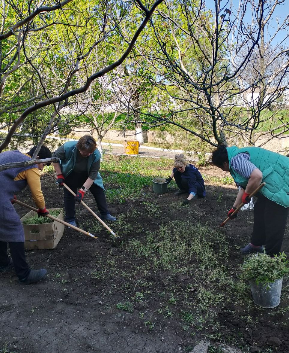 В Тельмановском округ продолжается еженедельная экологическая акция &quot;Чистый четверг&quot;.