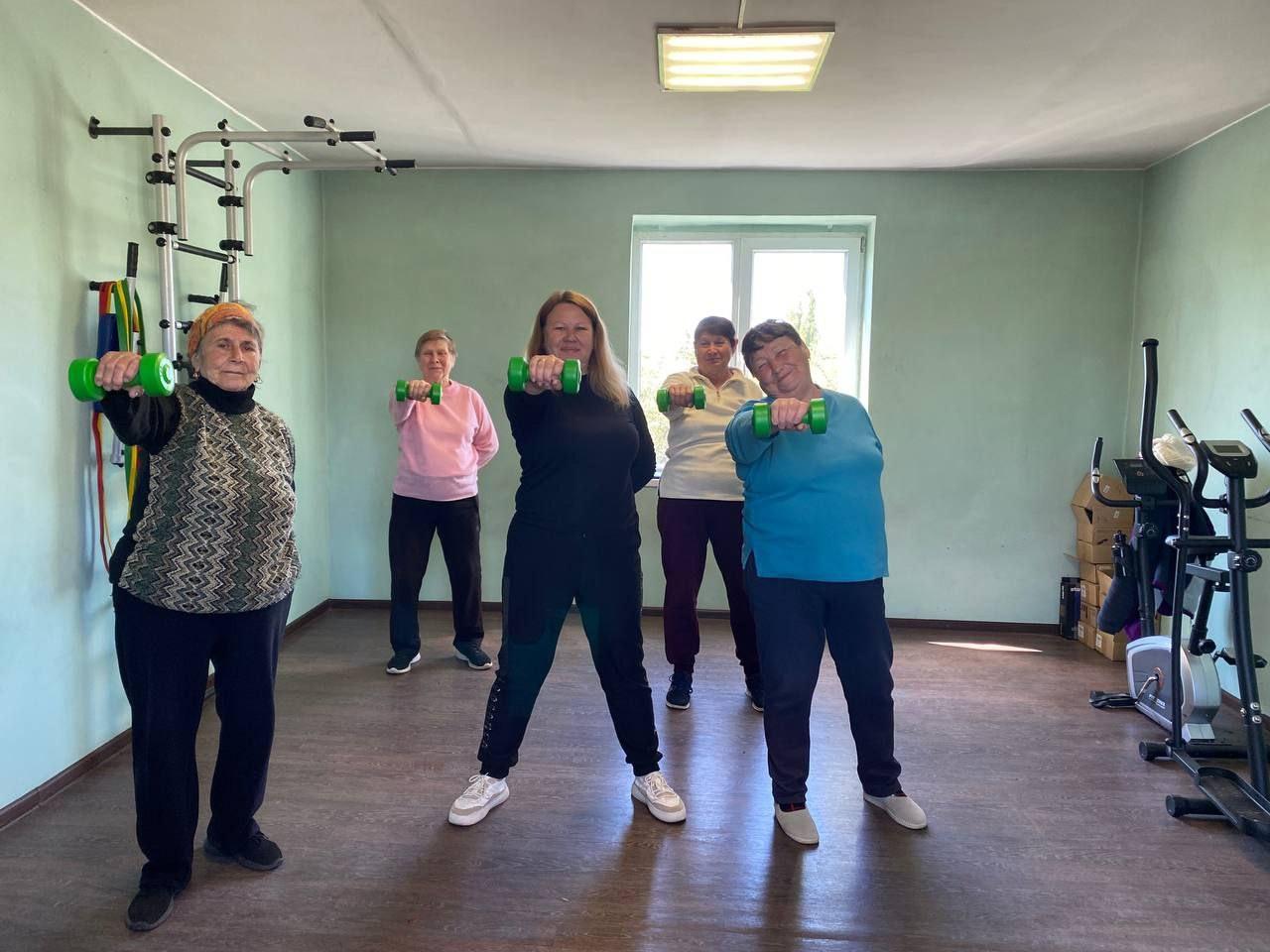 В Тельманово провели физические занятия со старшим поколением.
