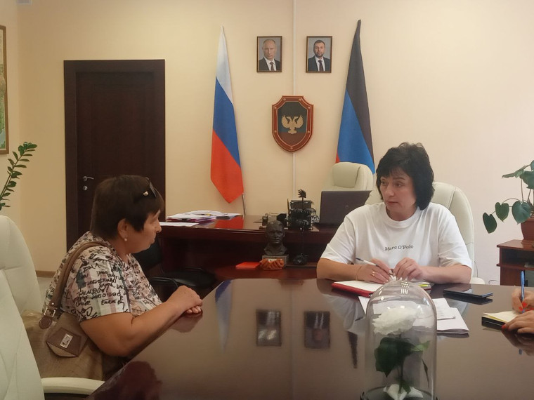 Глава Тельмановского округа Наталья Великодная провела личный прием граждан. Глава Тельмановского округа Наталья Великодная провела личный прием граждан.